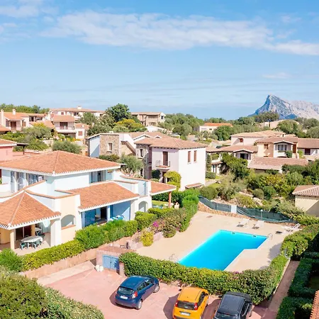 Isa-residence With Swimming-pool In Cala Girgolu, With Private Outdoor Area Aparthotel *